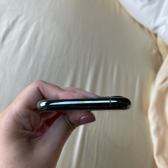 iPhone 11 pro (green) - Picture 6 of 8